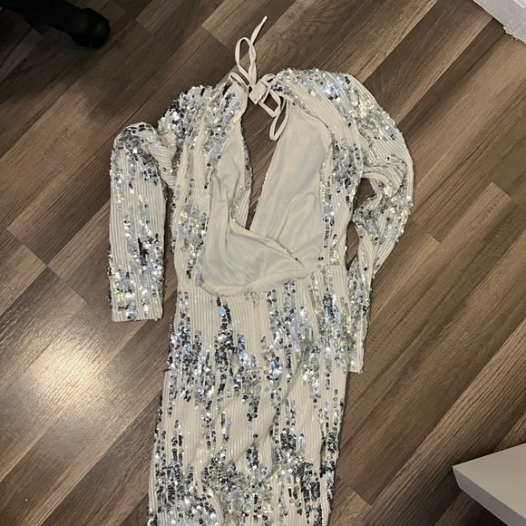 NWT size small sparkly body con dress white with silver sequins never used - Picture 5 of 5